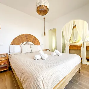 Pensión Chakra House Fuerteventura - Affordable In A Cozy, Corralejo